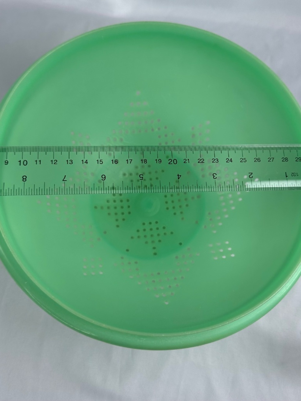 Vintage Tupperware Green Colander - Picture 2 of 5